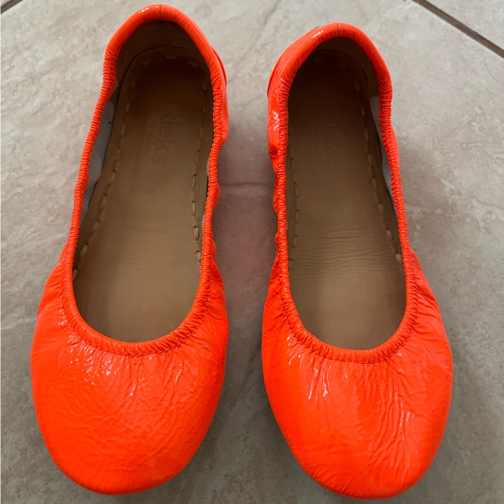 EUC- Tieks Outrageous Orange Neon Patent Leather. Size 6.